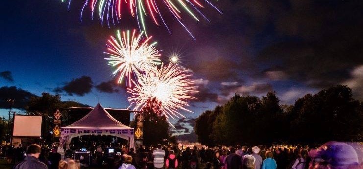 Bruno Pelletier Feu D Artifice Caillou Un Grand Defile Et Plus Pour La Fete Nationale Infosuroit Com Infosuroit Com