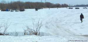 peche blanche peche sur glace voie maritime fleuve St-Laurent pres pont St-Louis Photo INFOSuroit